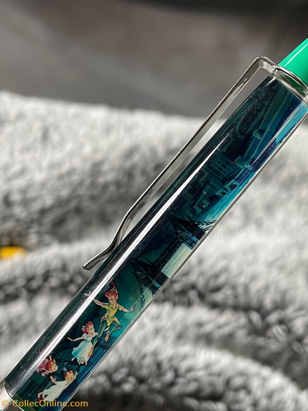 divers objets souvenirs peter pan