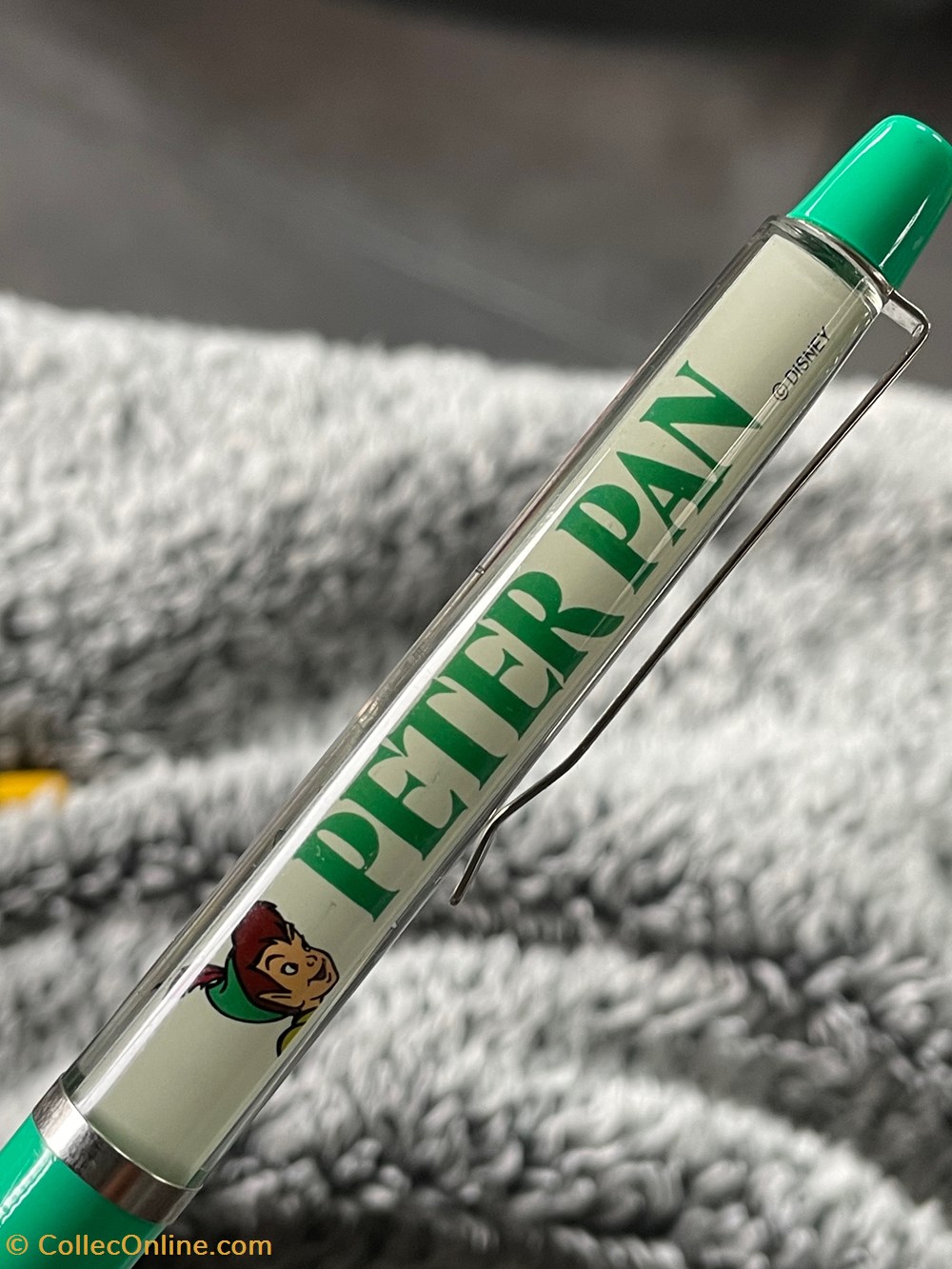 divers objets souvenirs peter pan