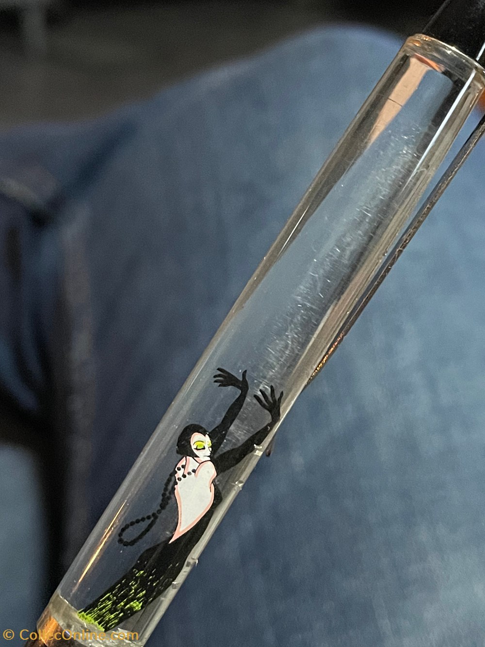 divers objets souvenirs clear barrel annees folles