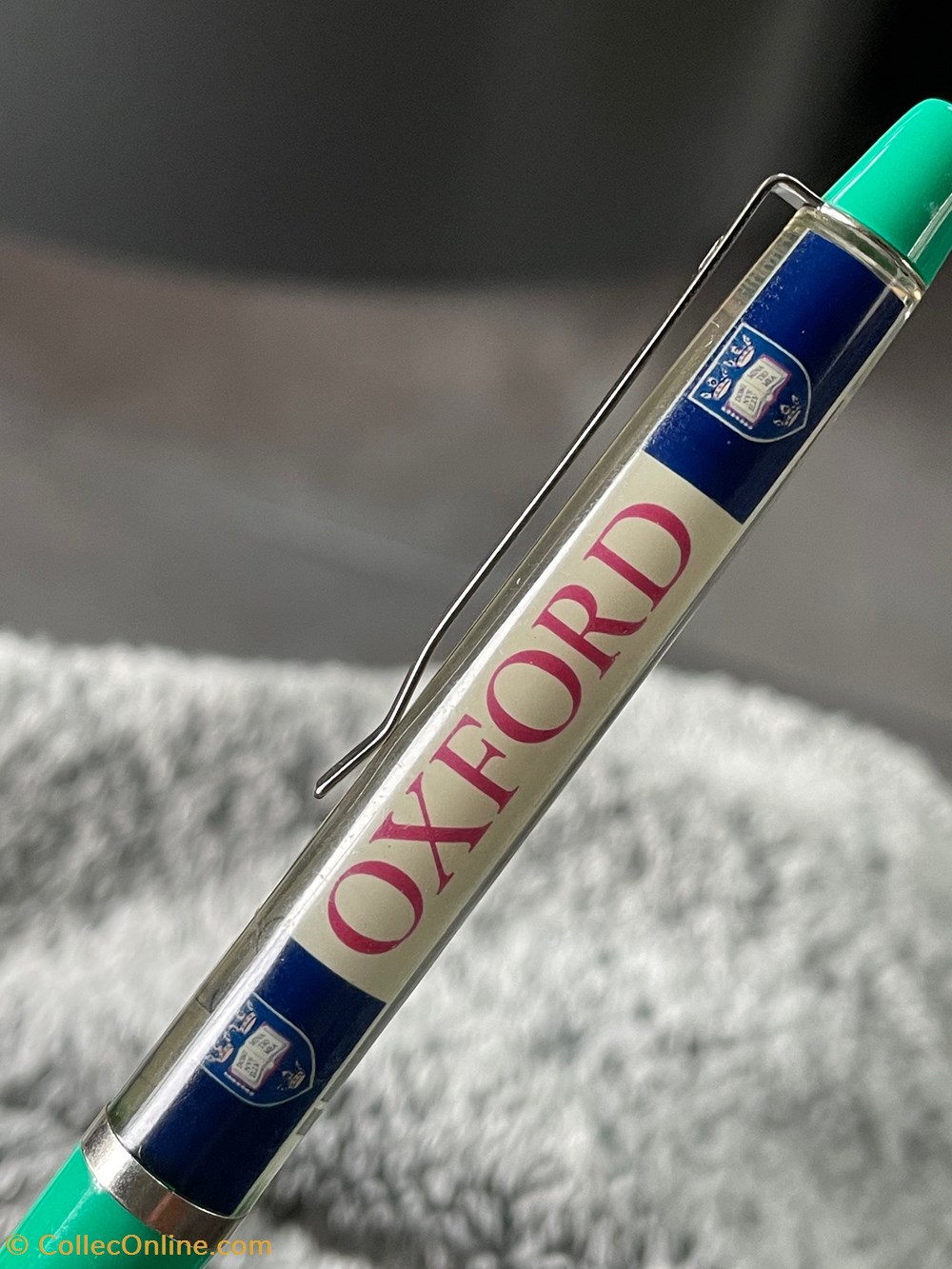 divers objets souvenirs oxford
