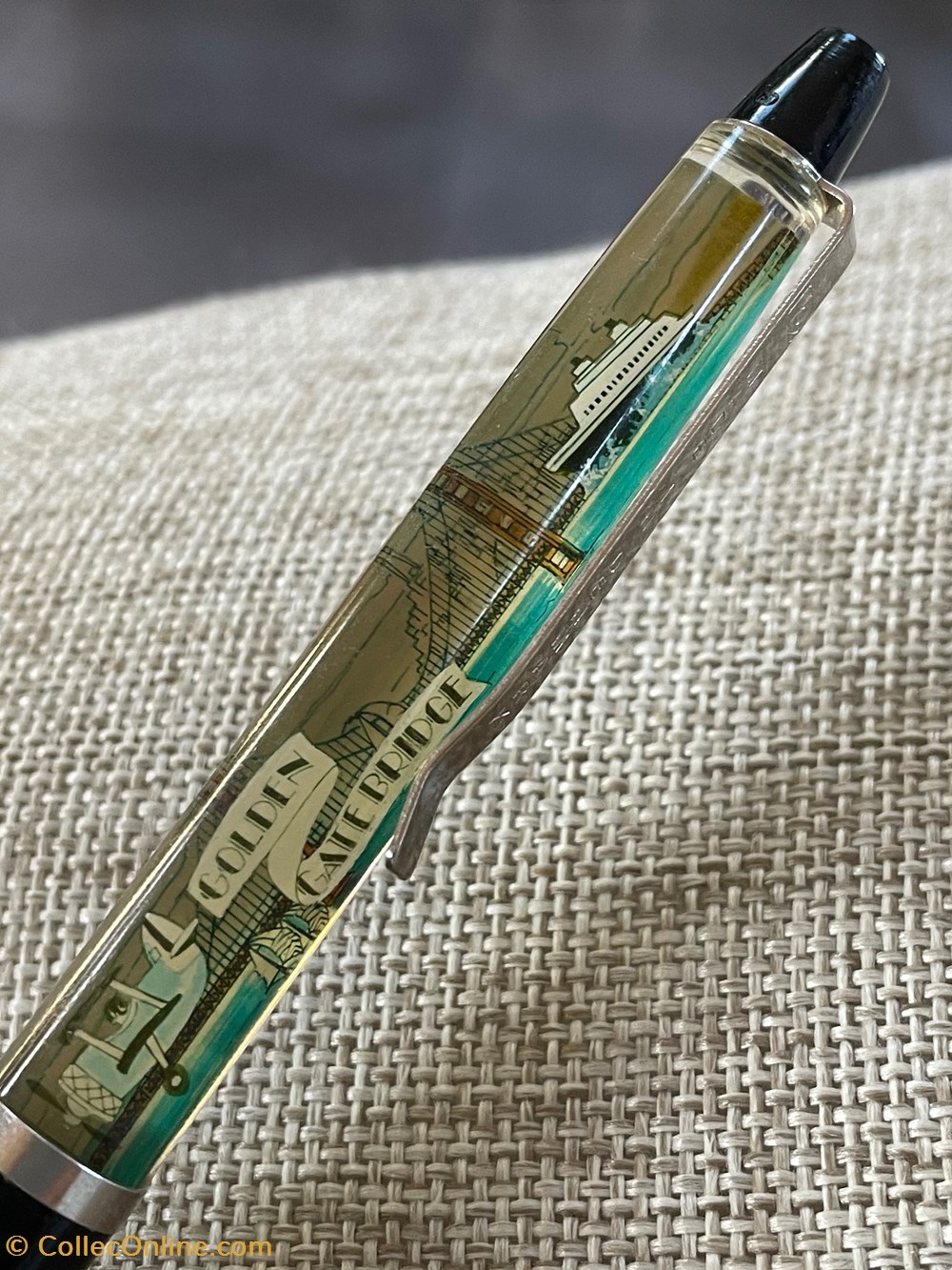 divers objets souvenirs golden gate bridge san francisco
