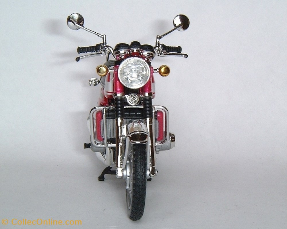 1974 - GT 750 3 modeles reduits motos suzuki 1974 gt 750