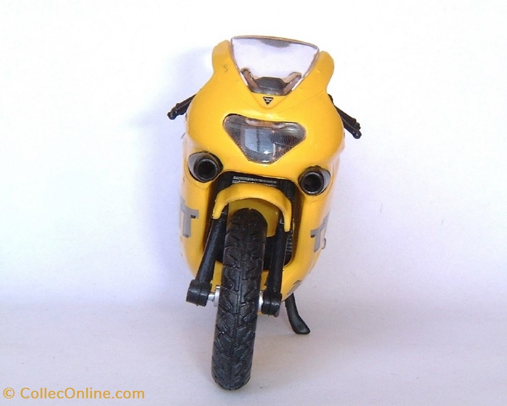 2001 - TT 600 3 modele reduit moto triumph 2001 tt 600