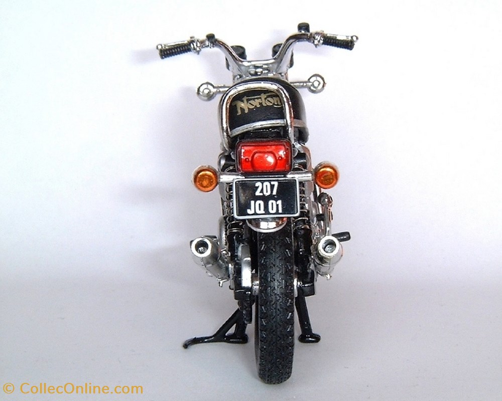 1968 - Commando 850 MK1 4 modele reduit moto norton 1968 commando 850 mk1