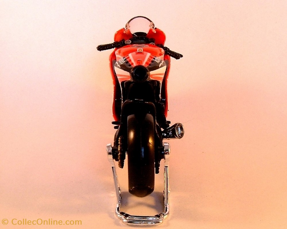 2013 - GP.13 - Nicky Hayden 4 modeles reduits motos ducati 2013 gp 13 nicky hayden