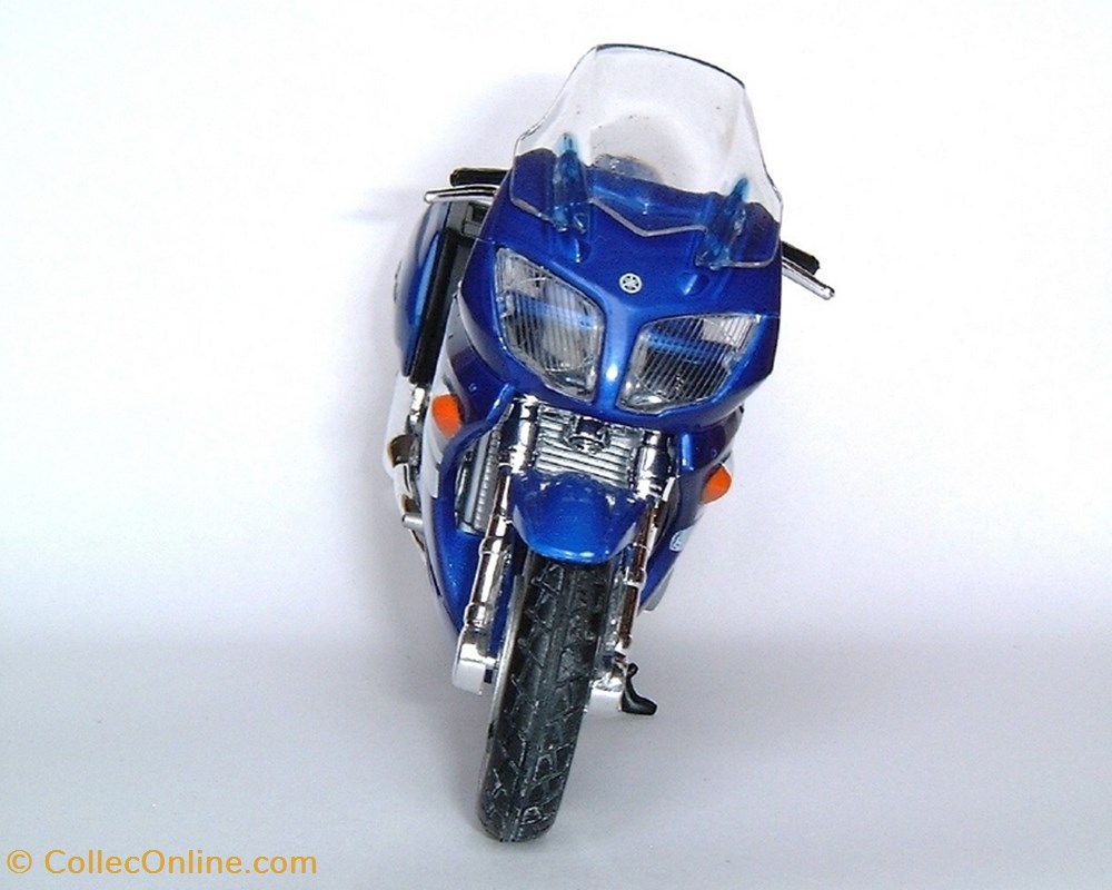 2006 - FJR 1300 3 modeles reduits motos yamaha 2006 fjr 1300