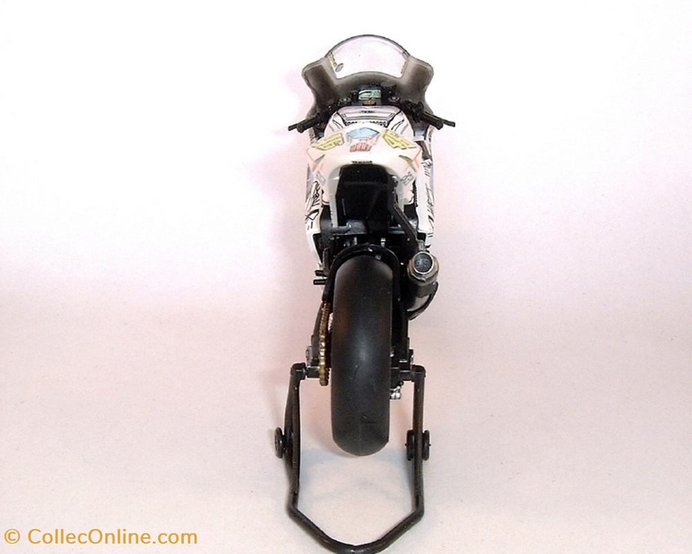 modeles reduits motos yamaha 2007 yzr m1 valentino rossi