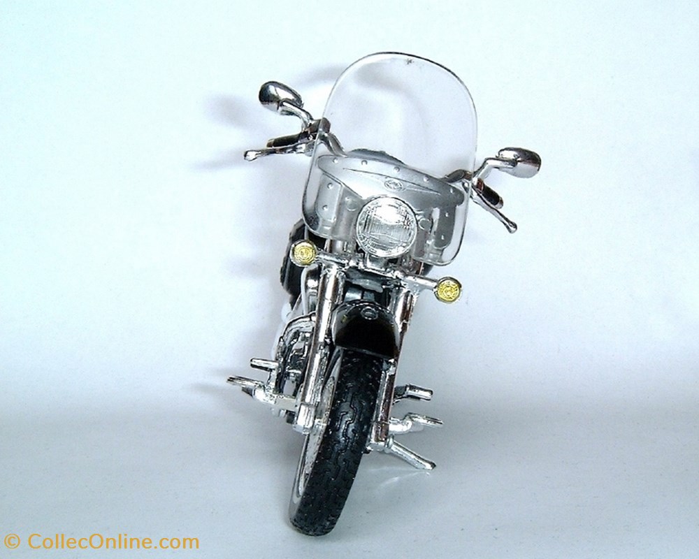 modele reduit moto yamaha 2003 xvz 1600 road star silverado