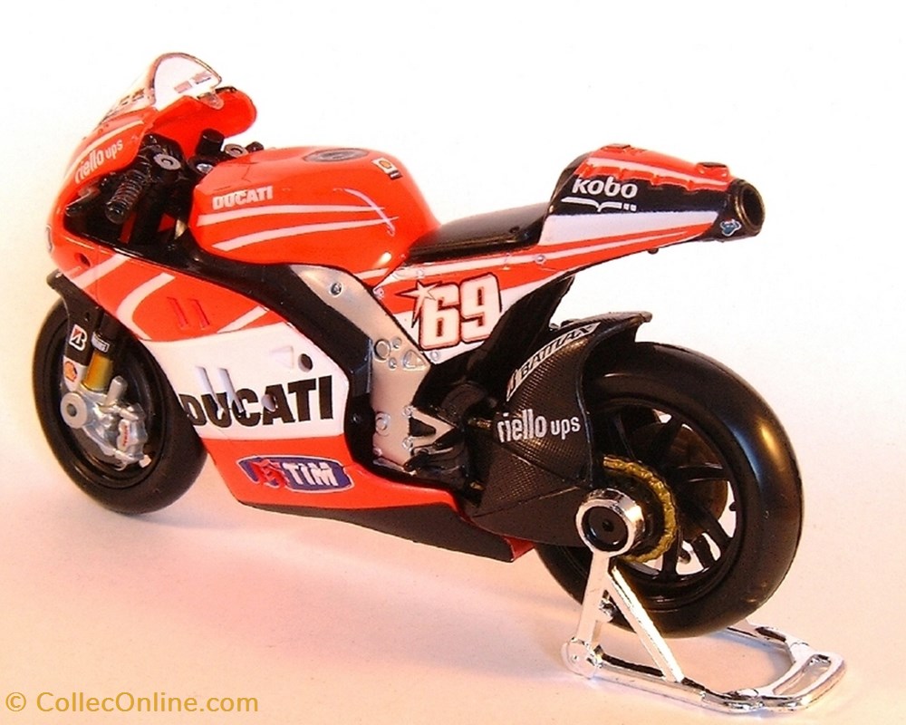 2013 - GP.13 - Nicky Hayden 2 modeles reduits motos ducati 2013 gp 13 nicky hayden