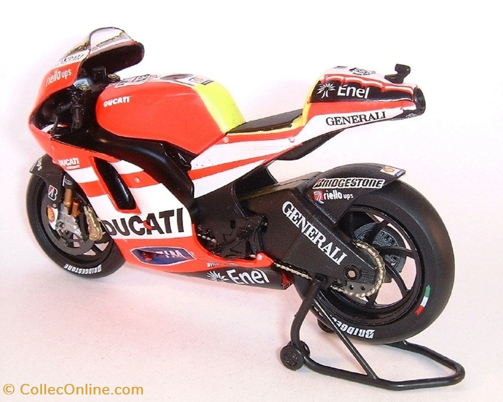 modeles reduits motos ducati 2011 gp 11 valentino rossi