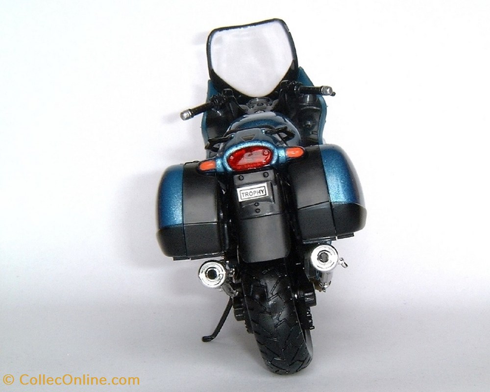 2002 - Trophy 1200 4 modele reduit moto triumph 2002 trophy 1200