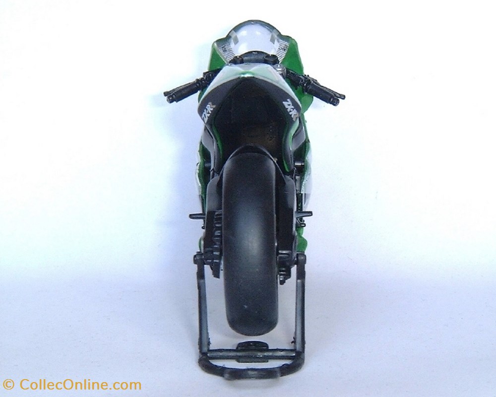 2005 - ZX-RR Ninja - Olivier Jacque 4 modeles reduits motos kawasaki 2005 zx rr ninja olivier jacque