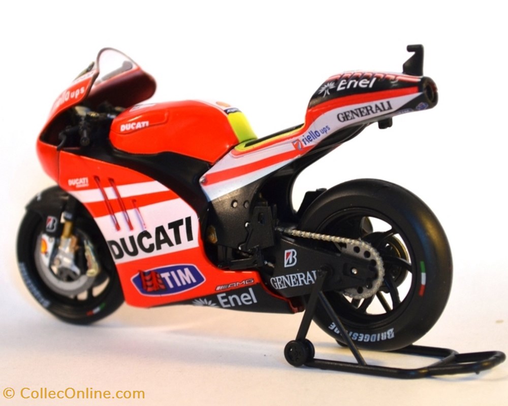 2011 - GP.11.1 - Valentino Rossi 2 modeles reduits motos ducati 2011 gp 11 1 valentino rossi