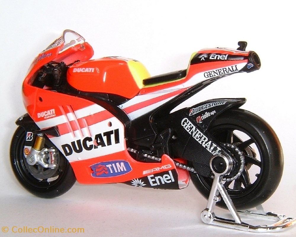2011 - GP.11 - Valentino Rossi 2 modeles reduits motos ducati 2011 gp 11 valentino rossi