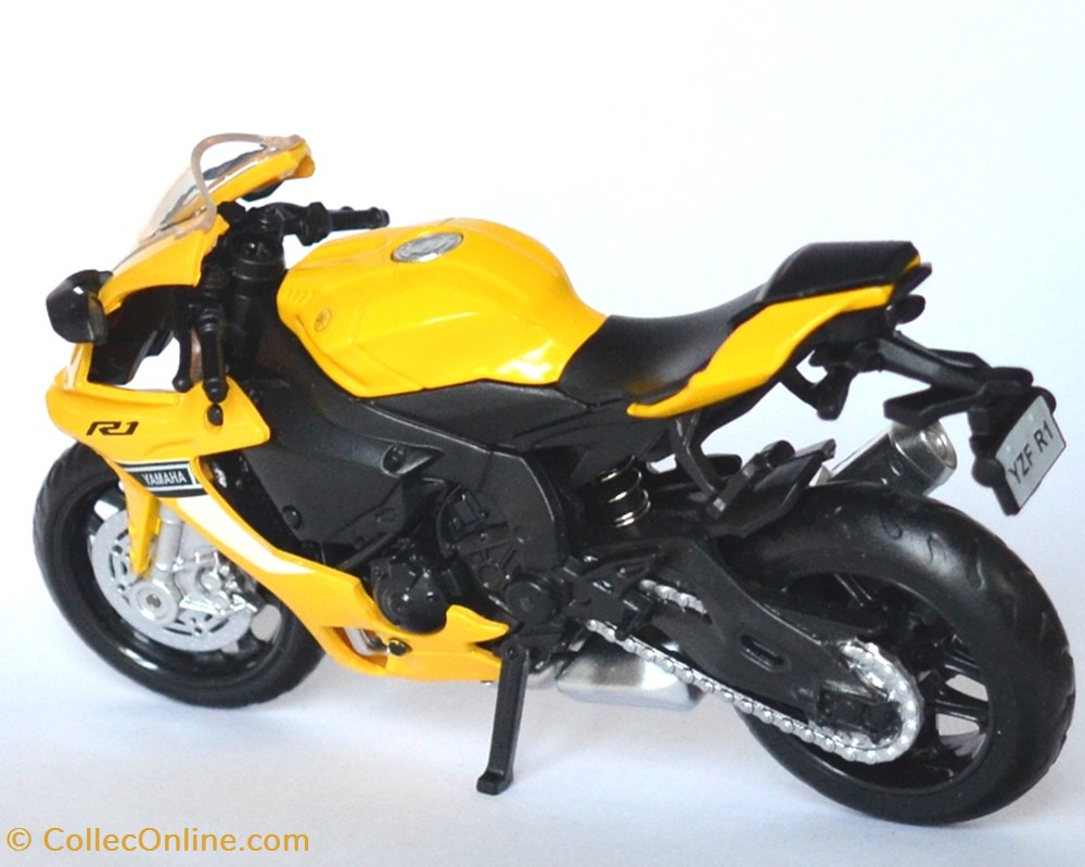 Yamaha YZF 1000 R1 2 modeles reduits motos yamaha yzf 1000 r1