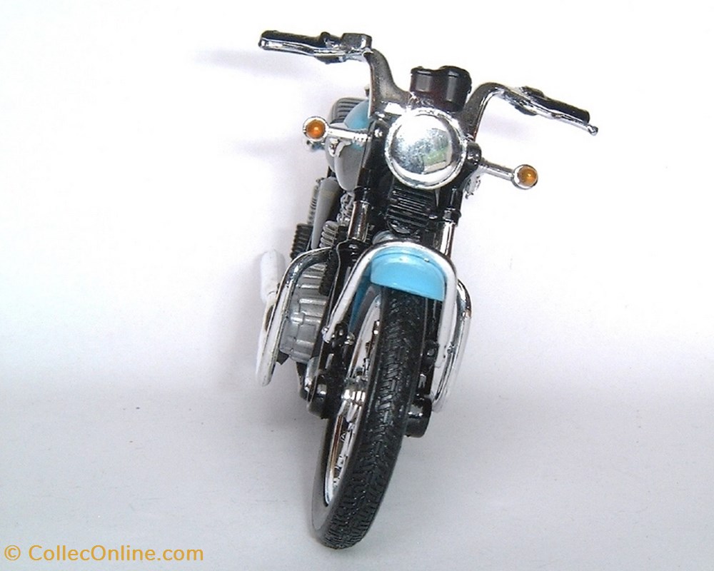 modele reduit moto triumph 2002 bonneville 800