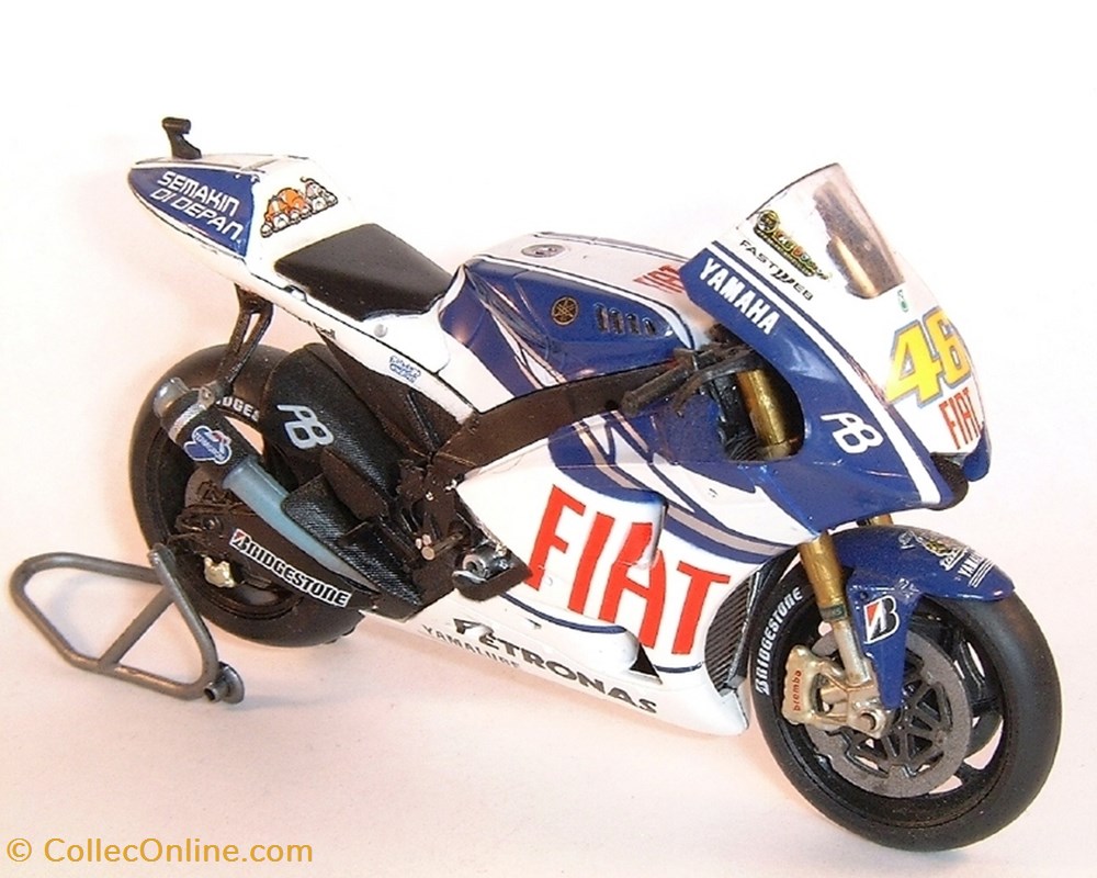 2010 - YZR-M1 - Valentino Rossi modeles reduits motos yamaha 2010 yzr m1 valentino rossi