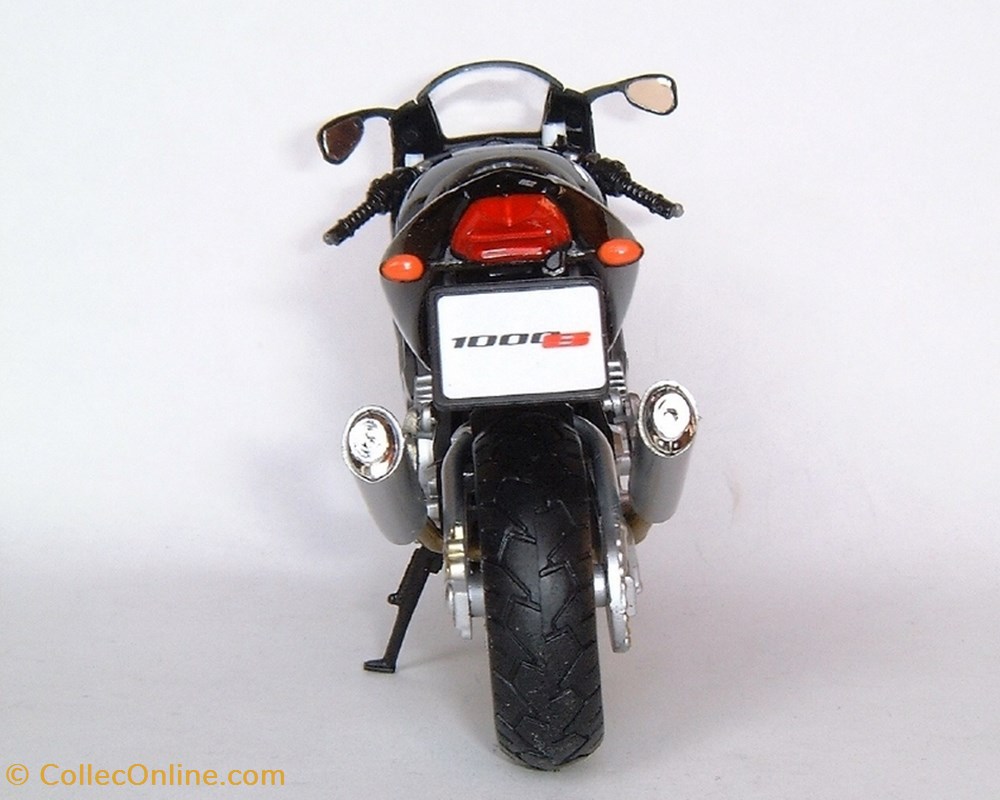 2005 - 1000 S 4 modele reduit moto 2005 1000 s