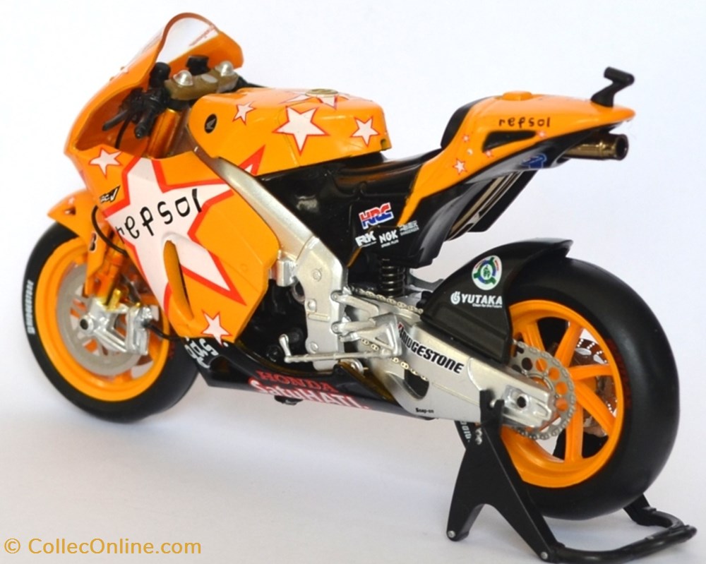2011 - RC 212 V - Casey Stoner 2 modeles reduits motos honda 2011 rc 212 v casey stoner