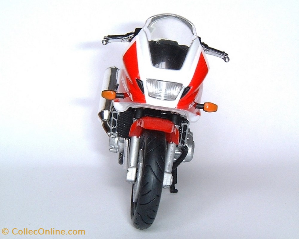2003 - CB 1300 S 3 modele reduit moto hondum 2003 cb 1300 s