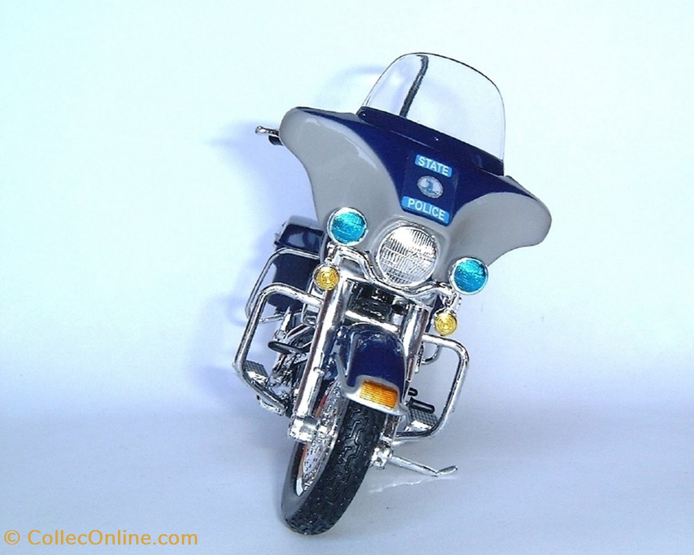 1998 - FLHT 1340 Electra Glide : Police de l'état de Virginie 3 modeles reduits motos harley davidson 1998 flht 1340 electra glide police de etat de virginie