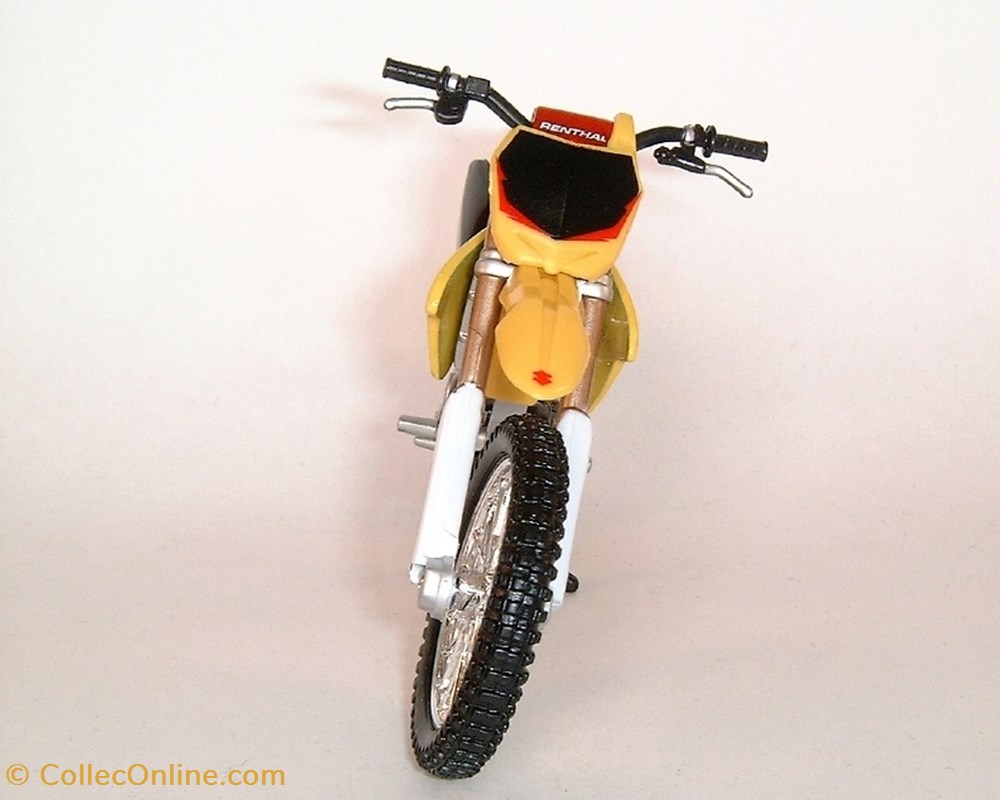 2010 - RM-Z 450 3 modeles reduits motos suzuki 2010 rm z 450