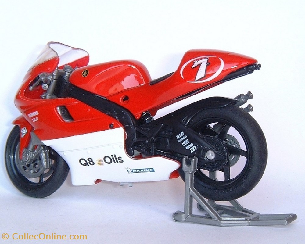2000 - YZR 500 - Carlos Checa 2 modeles reduits motos yamaha 2000 yzr 500 carlos checa