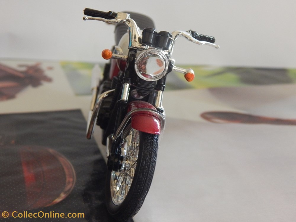 2012 - Bonneville 865 T100 3 modele reduit moto triumph 2012 bonneville 865 t100