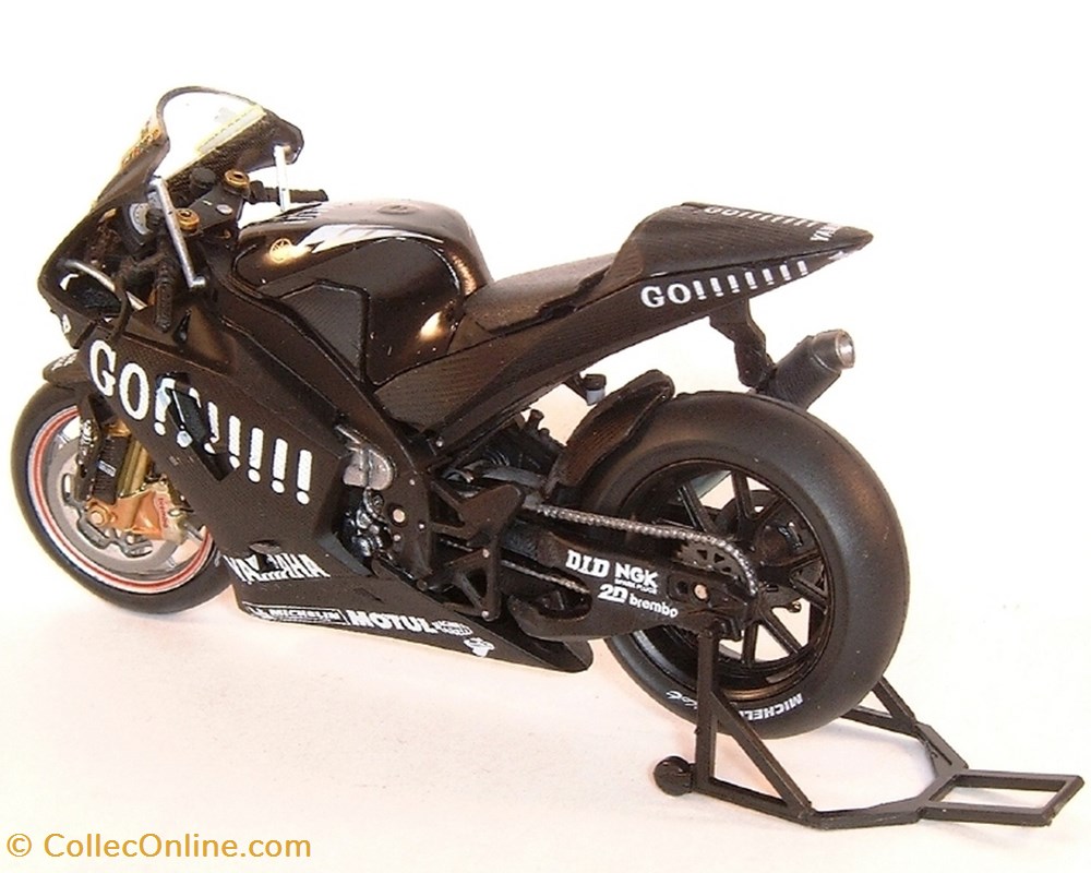 modeles reduits motos yamaha 2004 yzr m1 valentino rossi