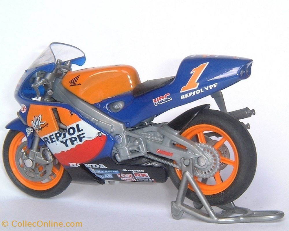 2000 - NSR 500 - Alex Crivillé 2 modeles reduits motos honda 2000 nsr 500 alex criville