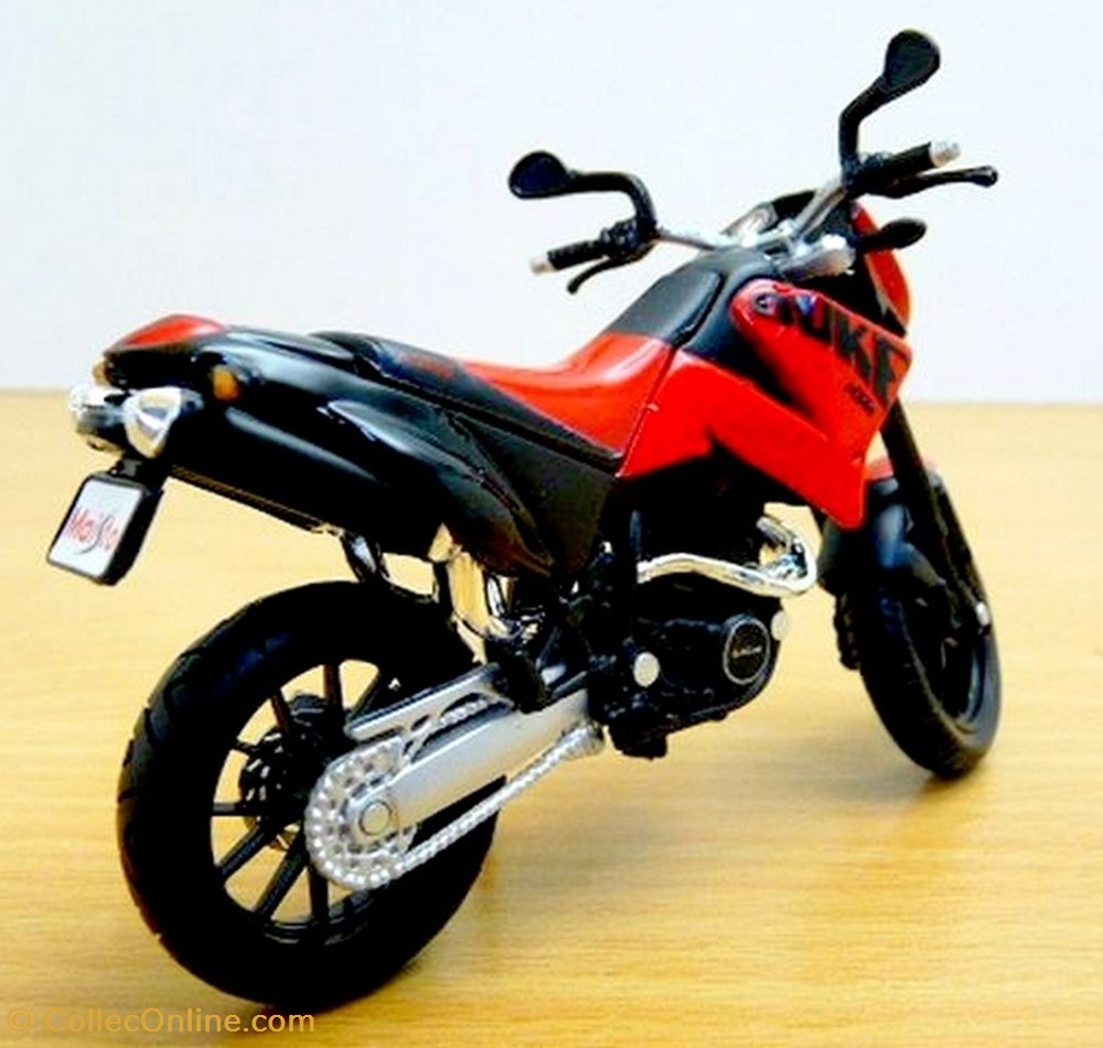 1999 - 640 Duke II 2 modeles reduits motos ktm 1999 640 duke ii