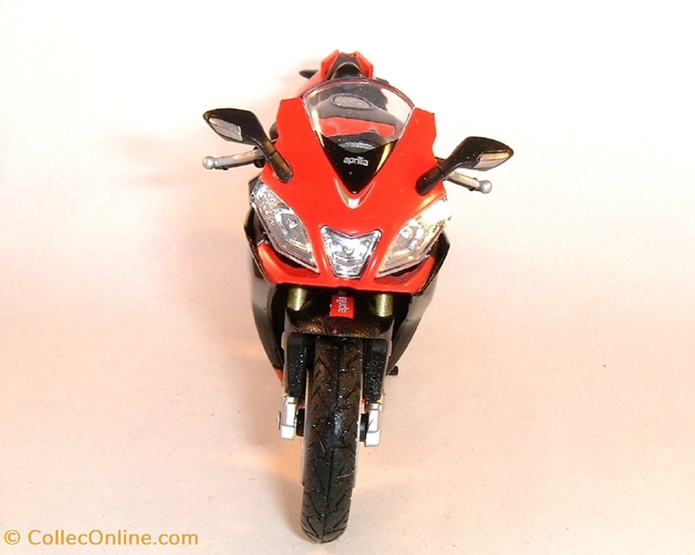 2013 - RSV4 1000 : Factory 3 modeles reduits motos aprilia 2013 rsv4 1000 factory