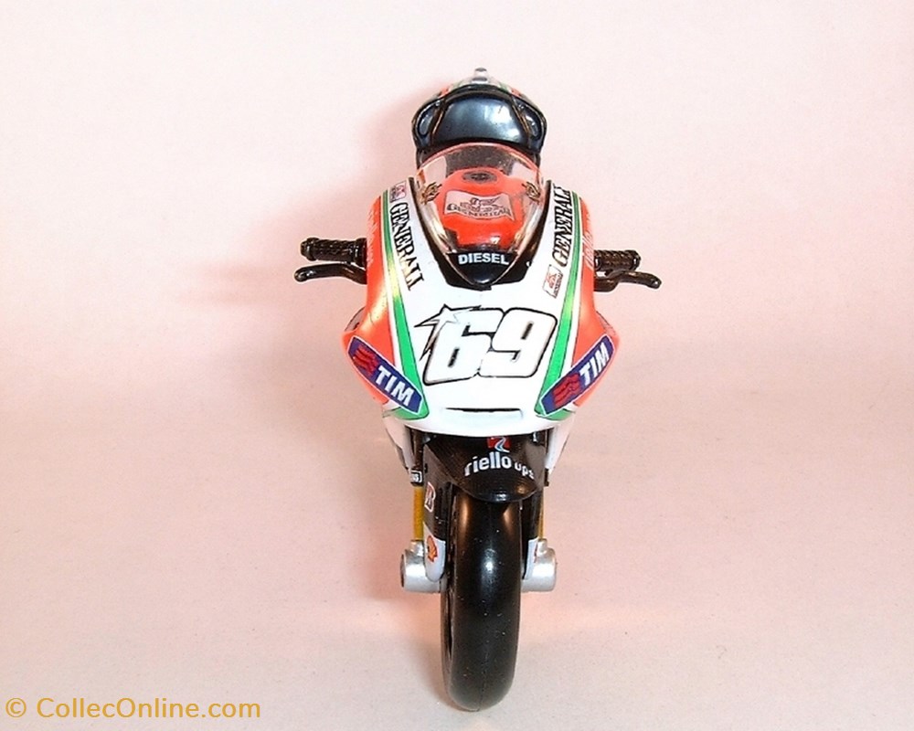 2012 - GP.12 - Nicky Hayden 3 modeles reduits motos ducati 2012 gp 12 nicky hayden