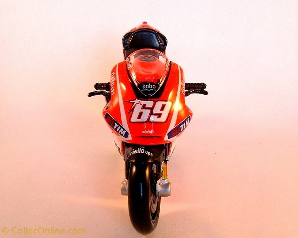 2013 - GP.13 - Nicky Hayden 3 modeles reduits motos ducati 2013 gp 13 nicky hayden