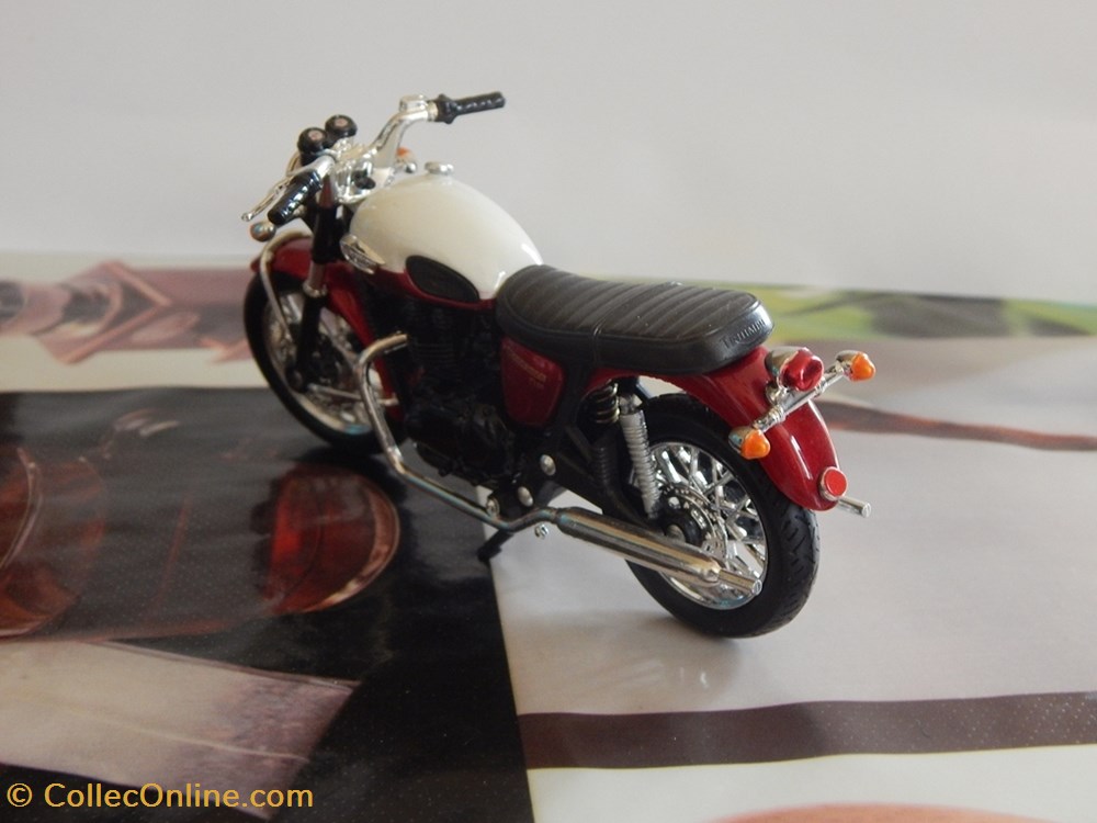 2012 - Bonneville 865 T100 2 modele reduit moto triumph 2012 bonneville 865 t100