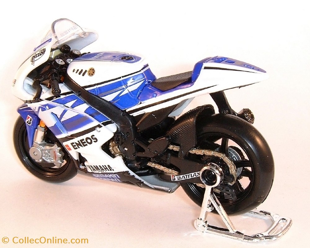 2012 - YZR-M1 - Ben Spies 2 modeles reduits motos yamaha 2012 yzr m1 ben spies