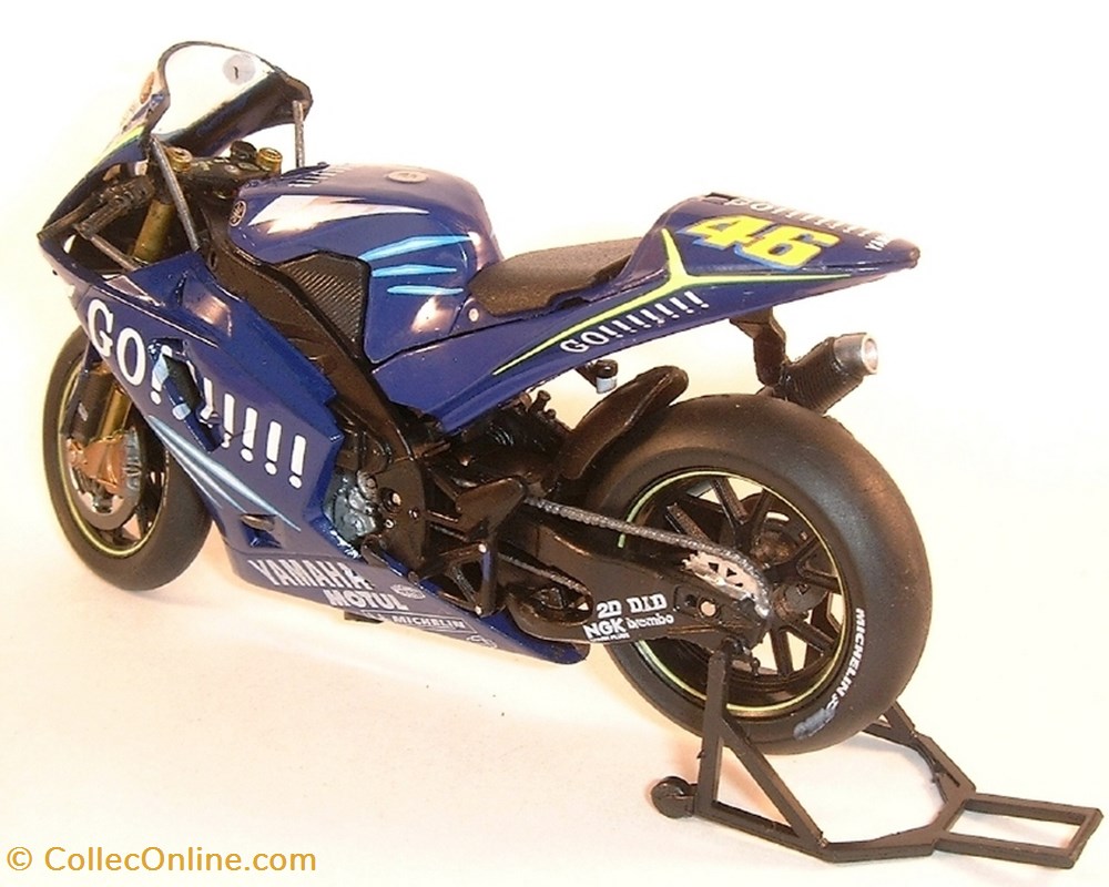 modeles reduits motos yamaha 2004 yzr m1 valentino rossi
