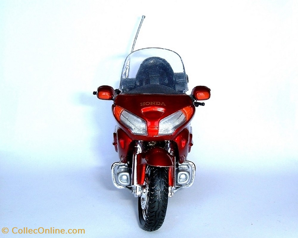modeles reduits motos honda 2002 gl 1800 goldwing
