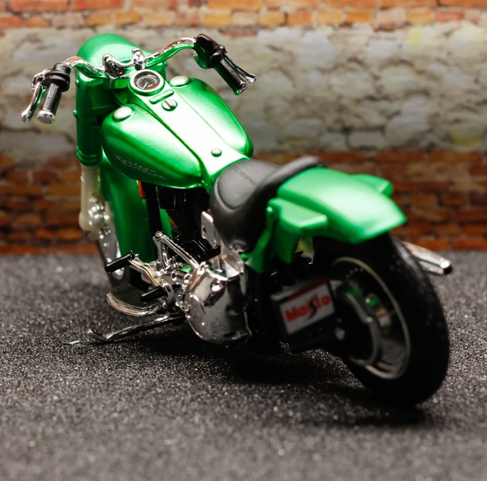 modeles reduits motos harley davidson 2000 flstf 1350 street stalker