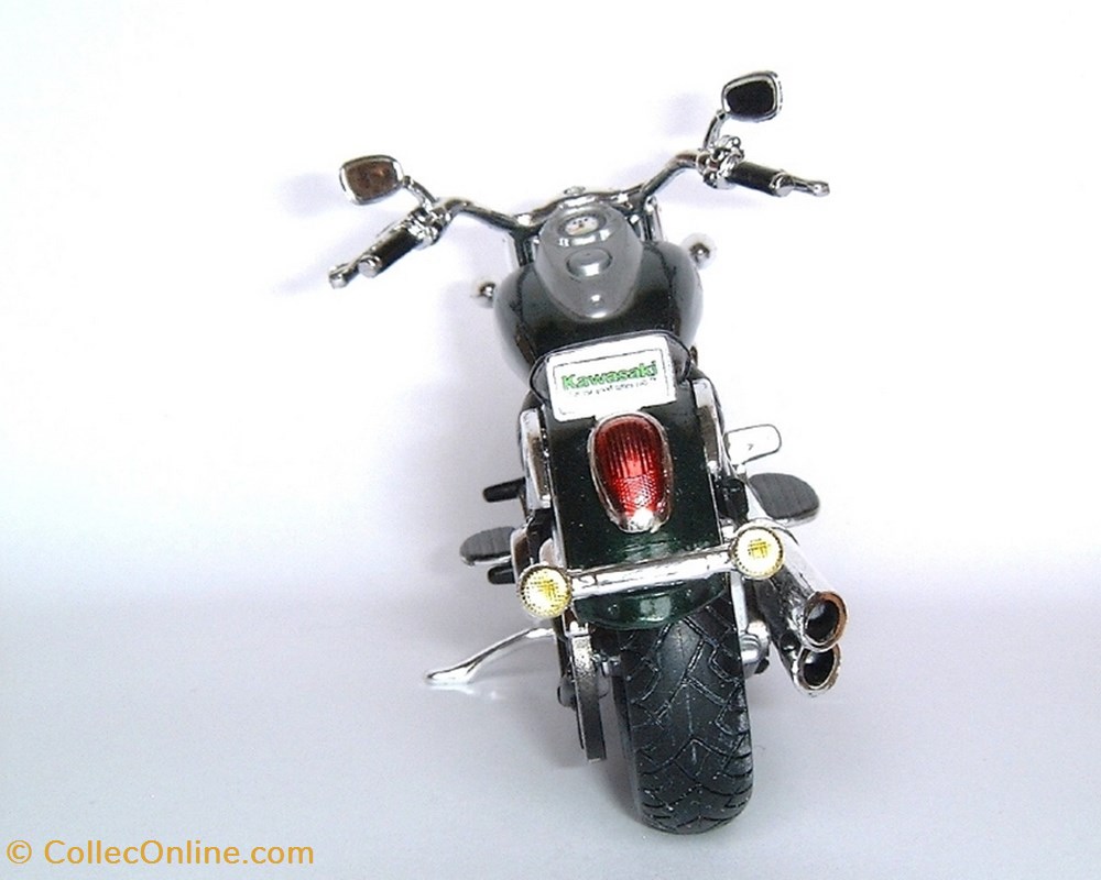 modele reduit moto kawasaki 2004 vn 2000