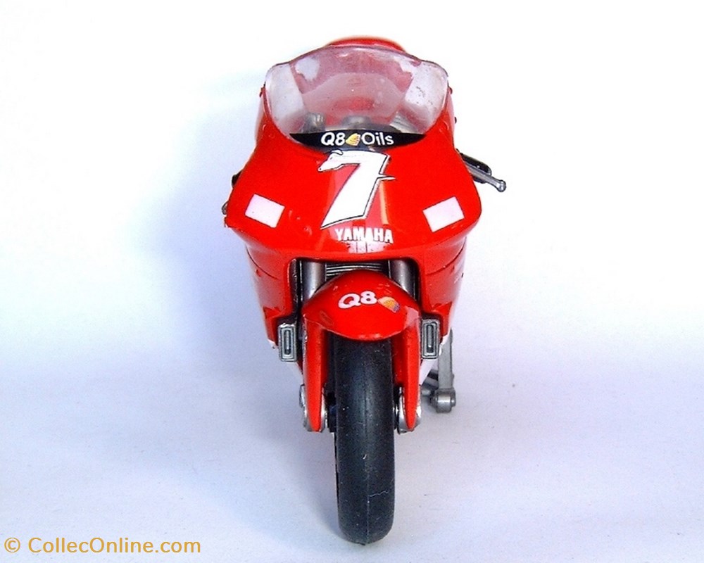 2000 - YZR 500 - Carlos Checa 3 modeles reduits motos yamaha 2000 yzr 500 carlos checa