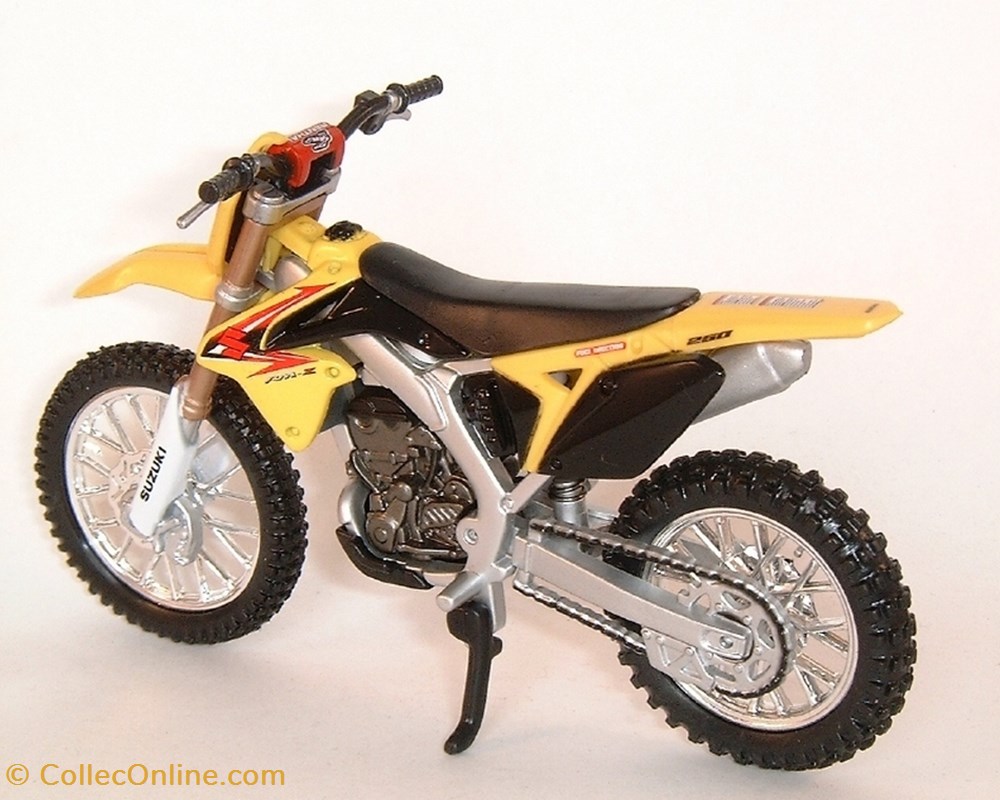 2010 - RM-Z 450 2 modeles reduits motos suzuki 2010 rm z 450