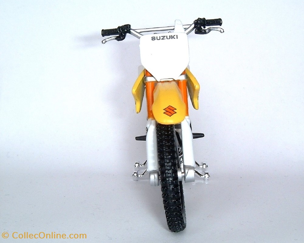 2004 - RM-Z 250 3 modeles reduits motos suzuki 2004 rm z 250