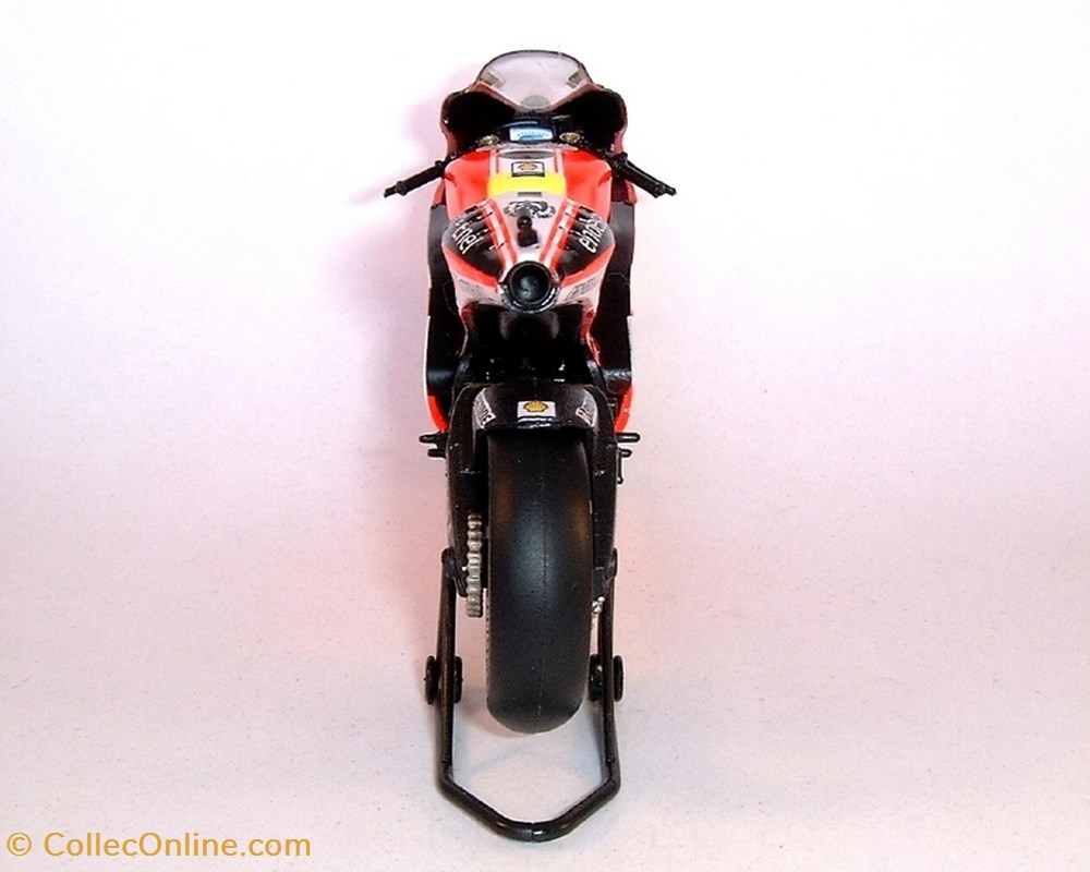 modeles reduits motos ducati 2011 gp 11 valentino rossi