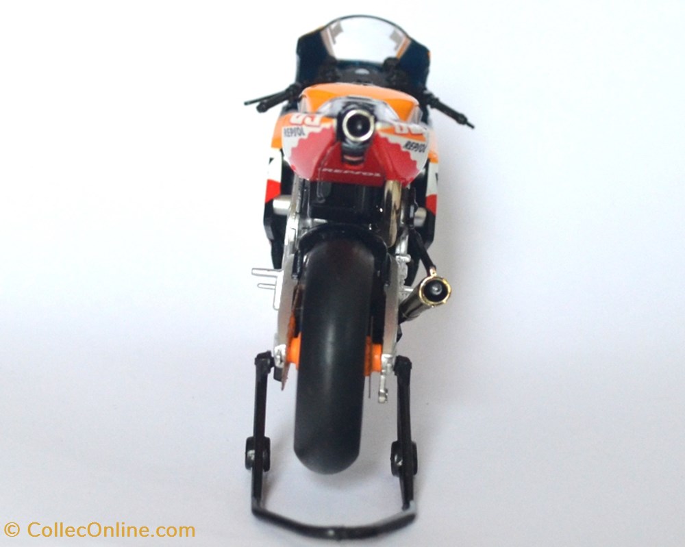 2006 - RC 211 V - Nicky Hayden 4 modeles reduits motos honda 2006 rc 211 v nicky hayden