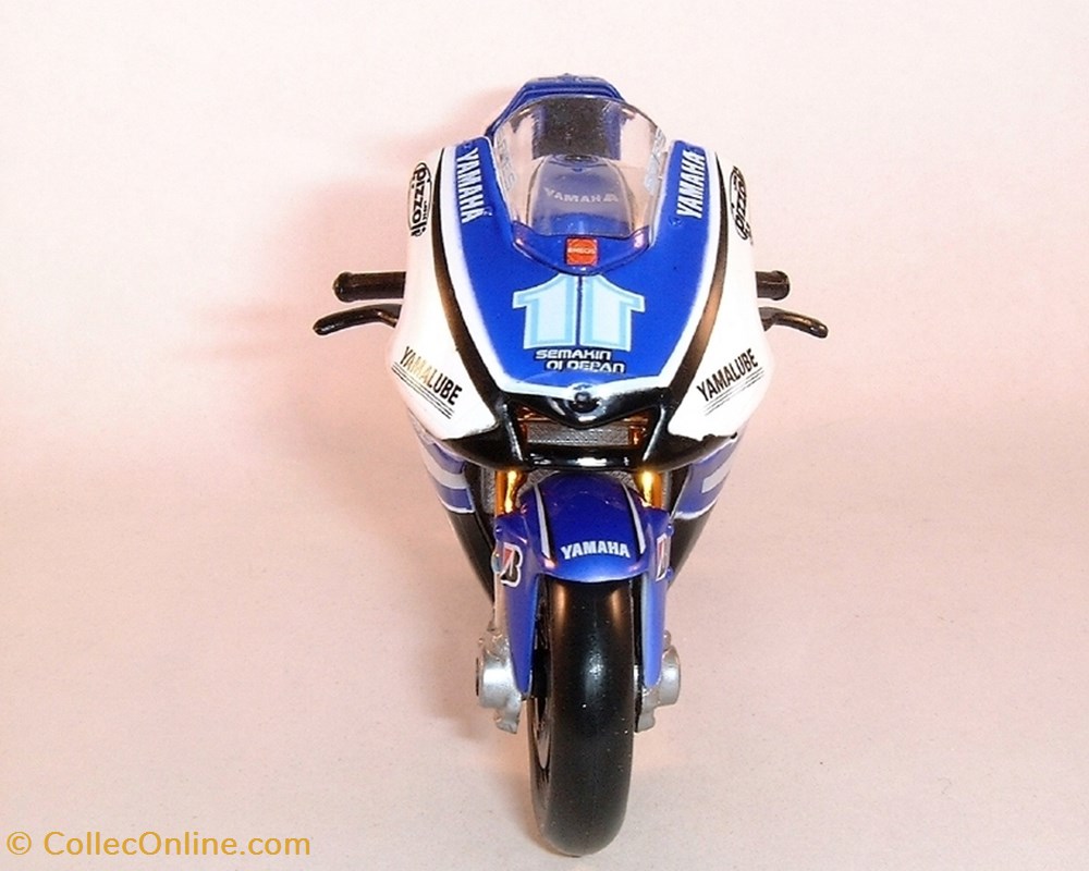 2012 - YZR-M1 - Ben Spies 3 modeles reduits motos yamaha 2012 yzr m1 ben spies