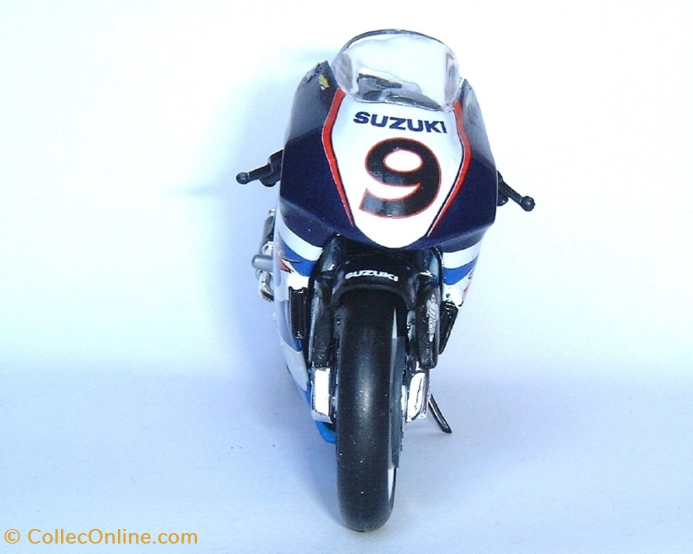 Suzuki 500 RGV-R 3 modeles reduits motos suzuki 500 rgv r