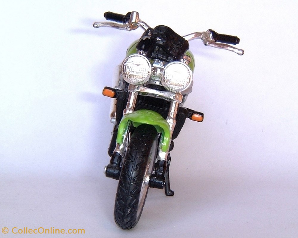1999 - Speed Triple 955i 3 modele reduit moto triumph 1999 speed triple 955i