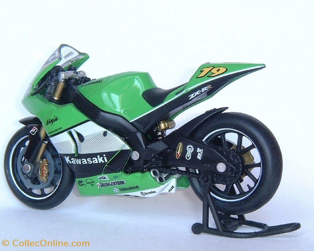 2005 - ZX-RR Ninja - Olivier Jacque 2 modeles reduits motos kawasaki 2005 zx rr ninja olivier jacque