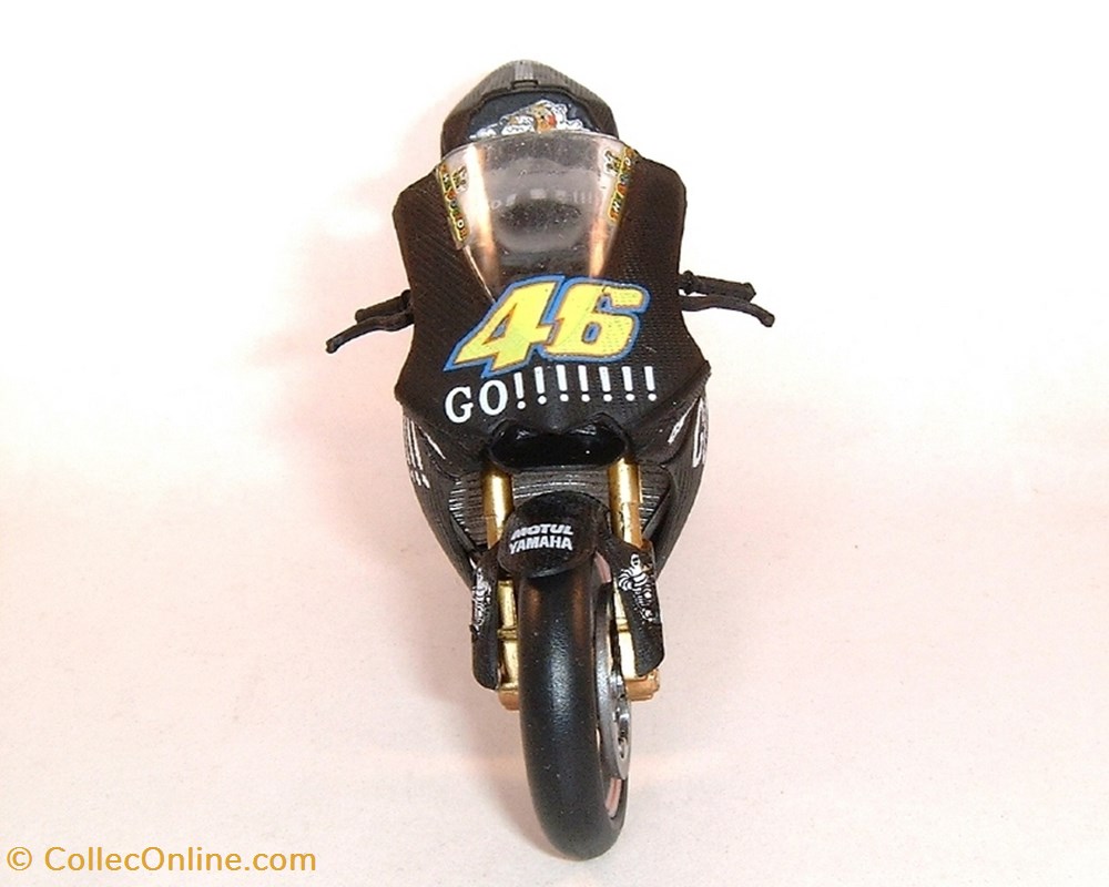 modeles reduits motos yamaha 2004 yzr m1 valentino rossi
